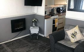 2 Bedroom Chalet Close To Beach